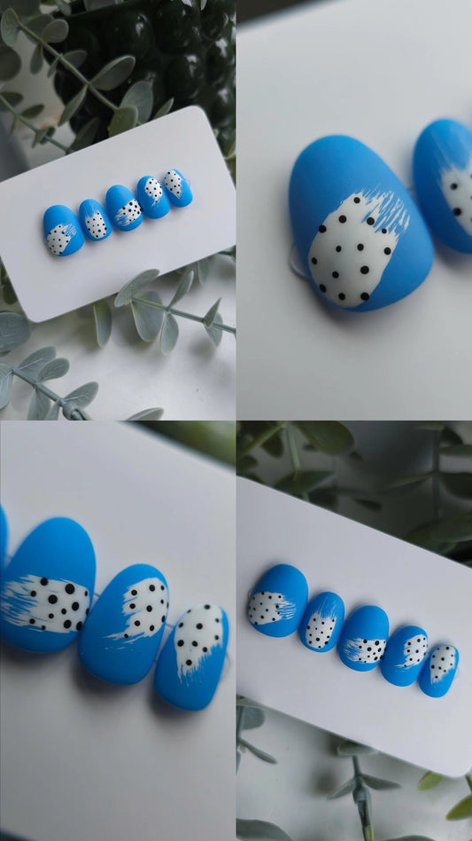 Abstract blues | Press on nails