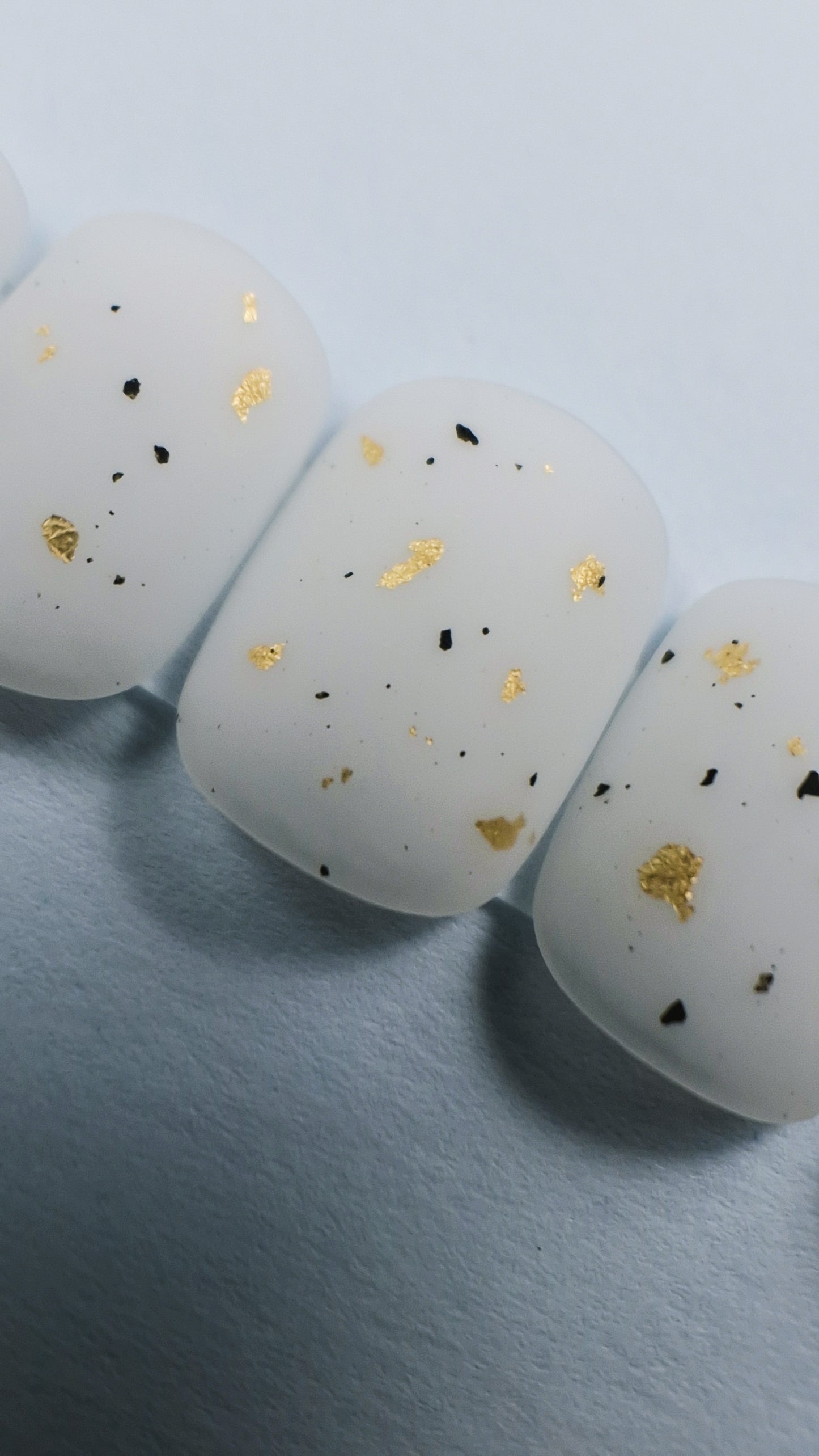 Minimal speckled | Press on nails
