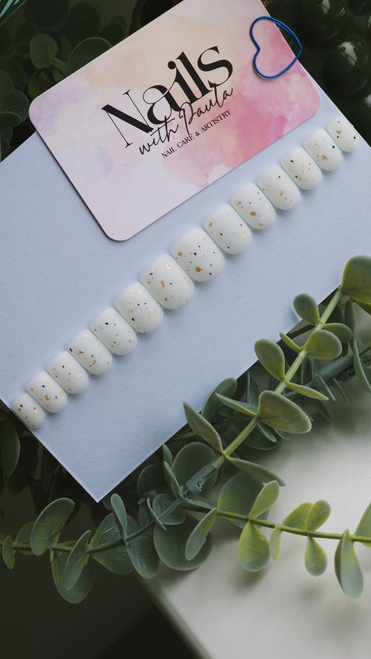 Minimal speckled | Press on nails
