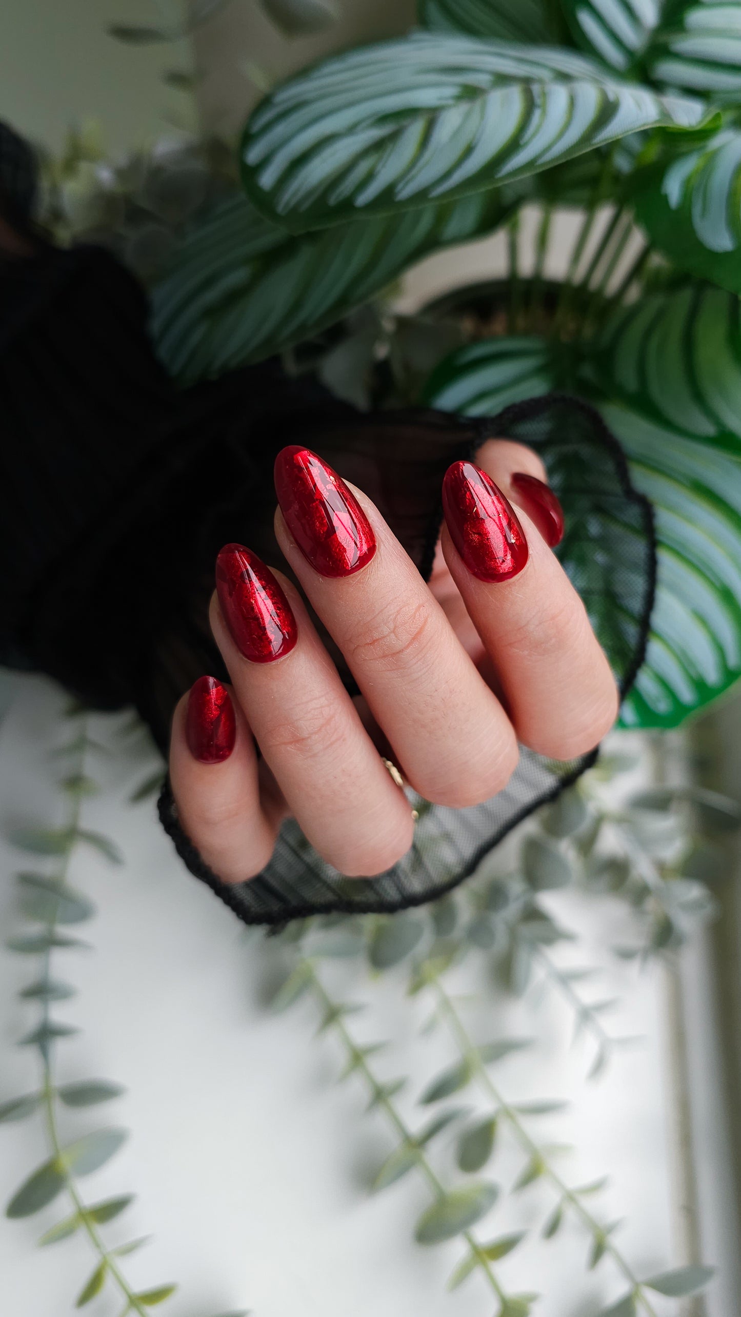Red jewels | Press on nails