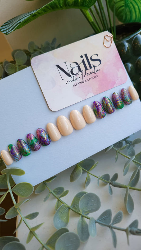 Vibrant overlap | Press on nails