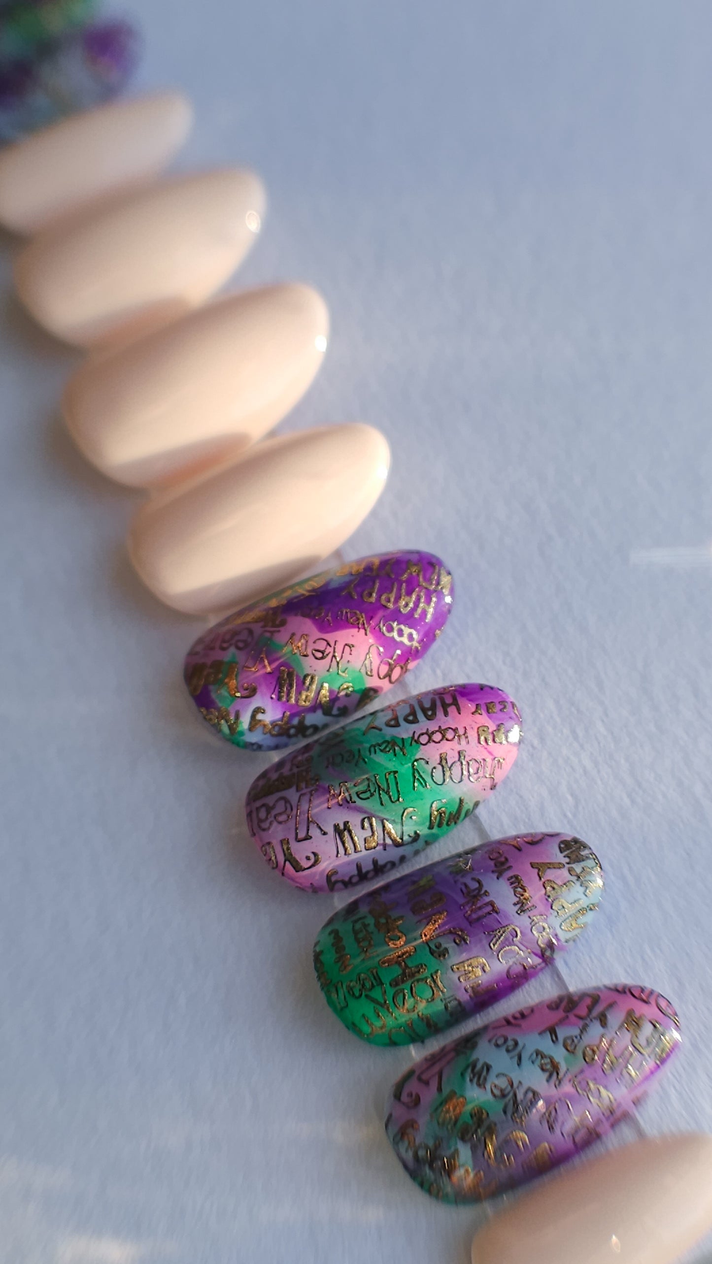 Vibrant overlap | Press on nails