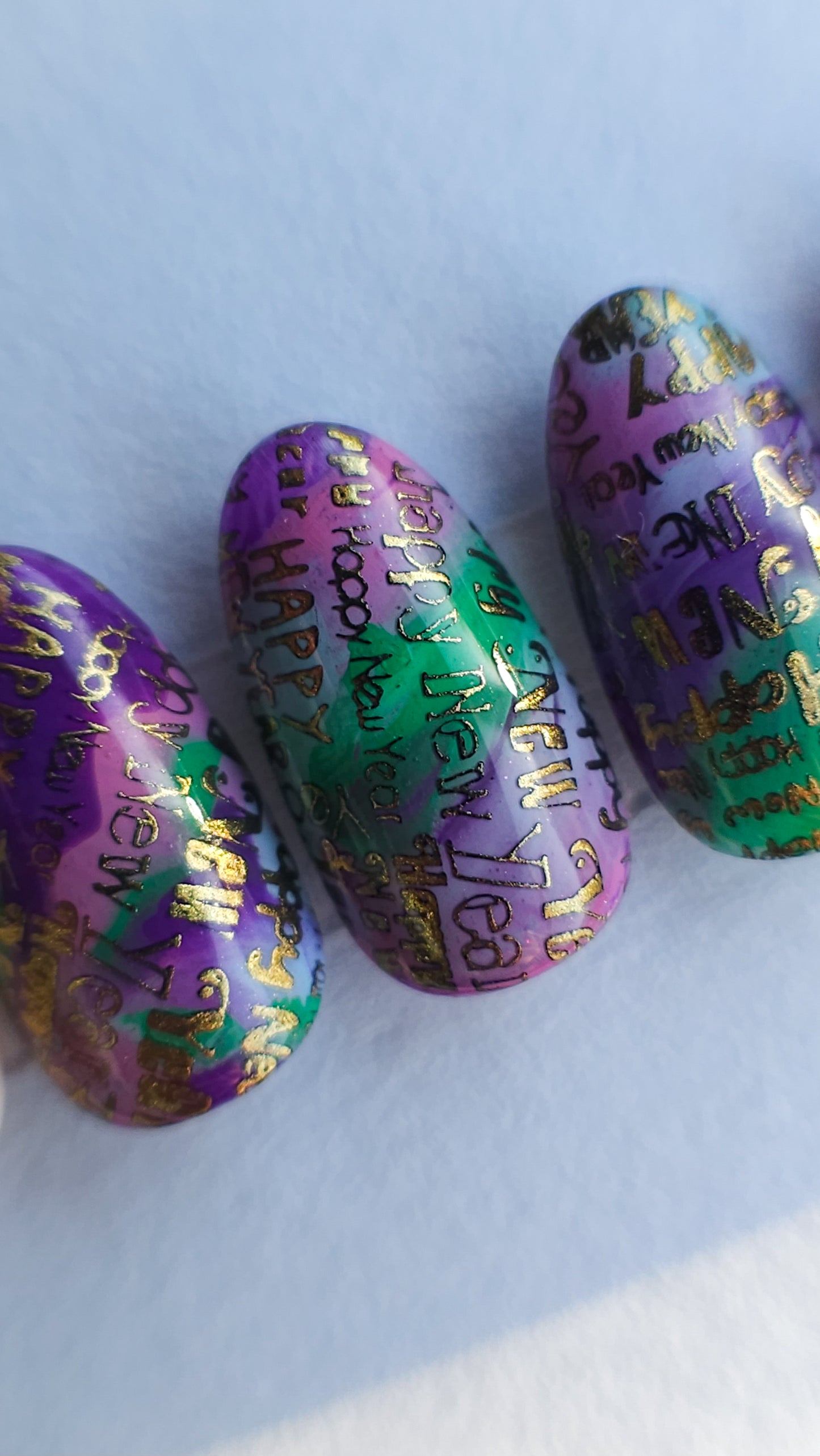 Vibrant overlap | Press on nails