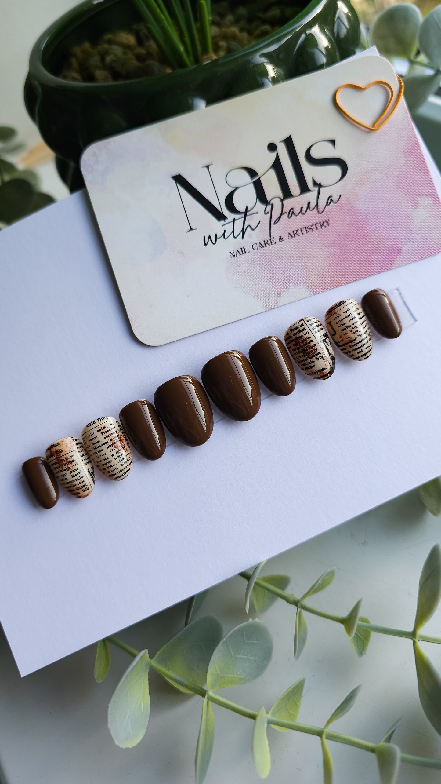 Vintage newspaper | Press on nails