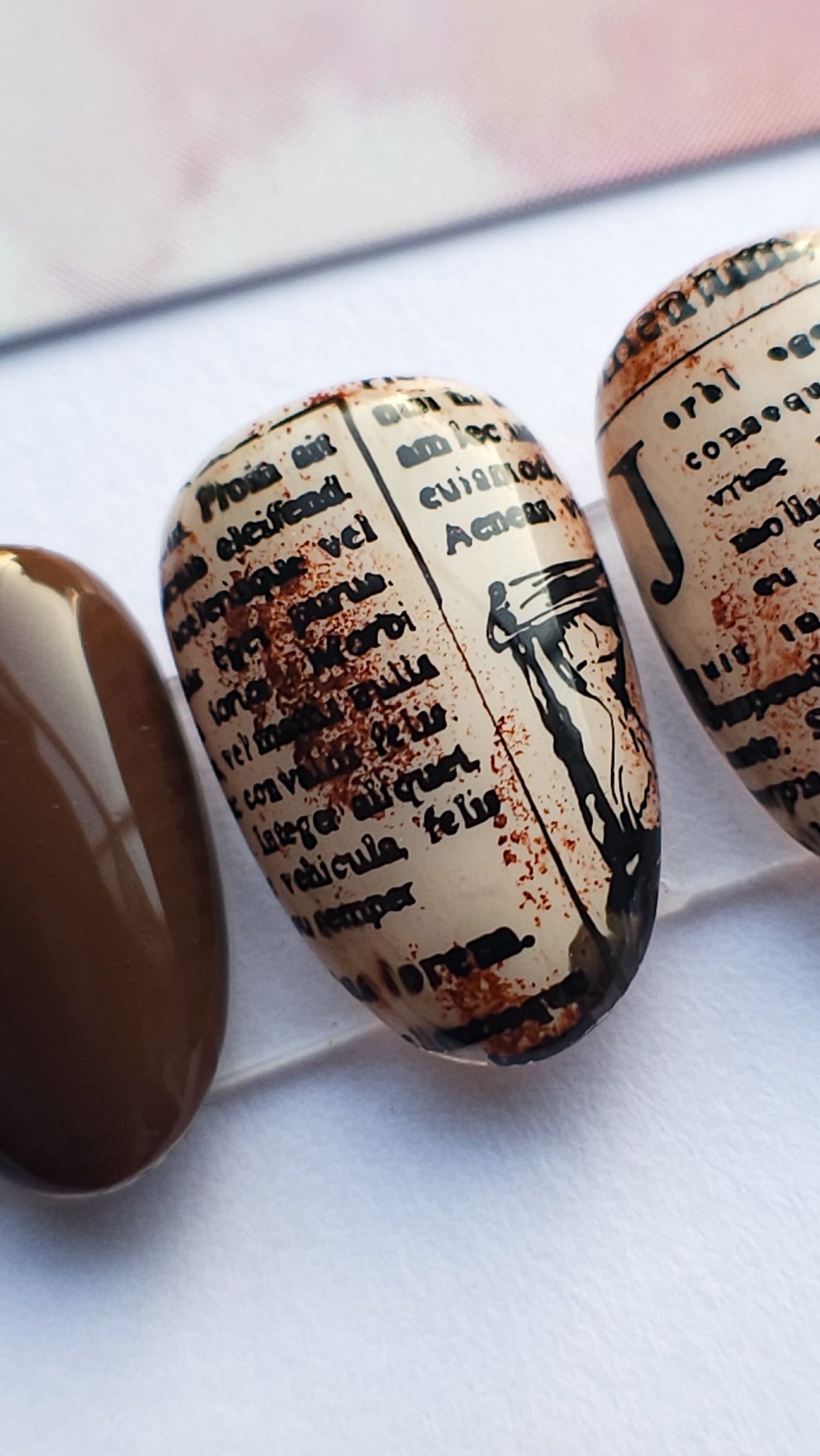 Vintage newspaper | Press on nails