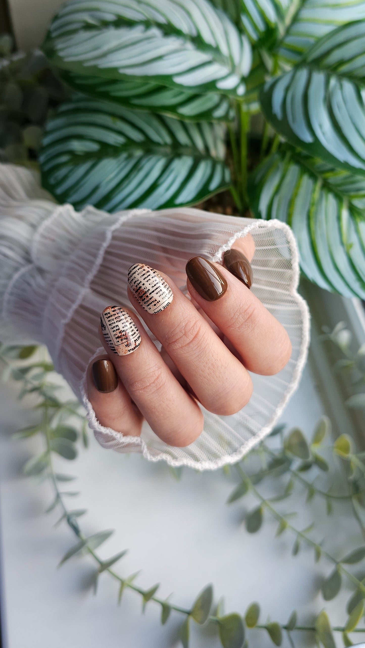 Vintage newspaper | Press on nails
