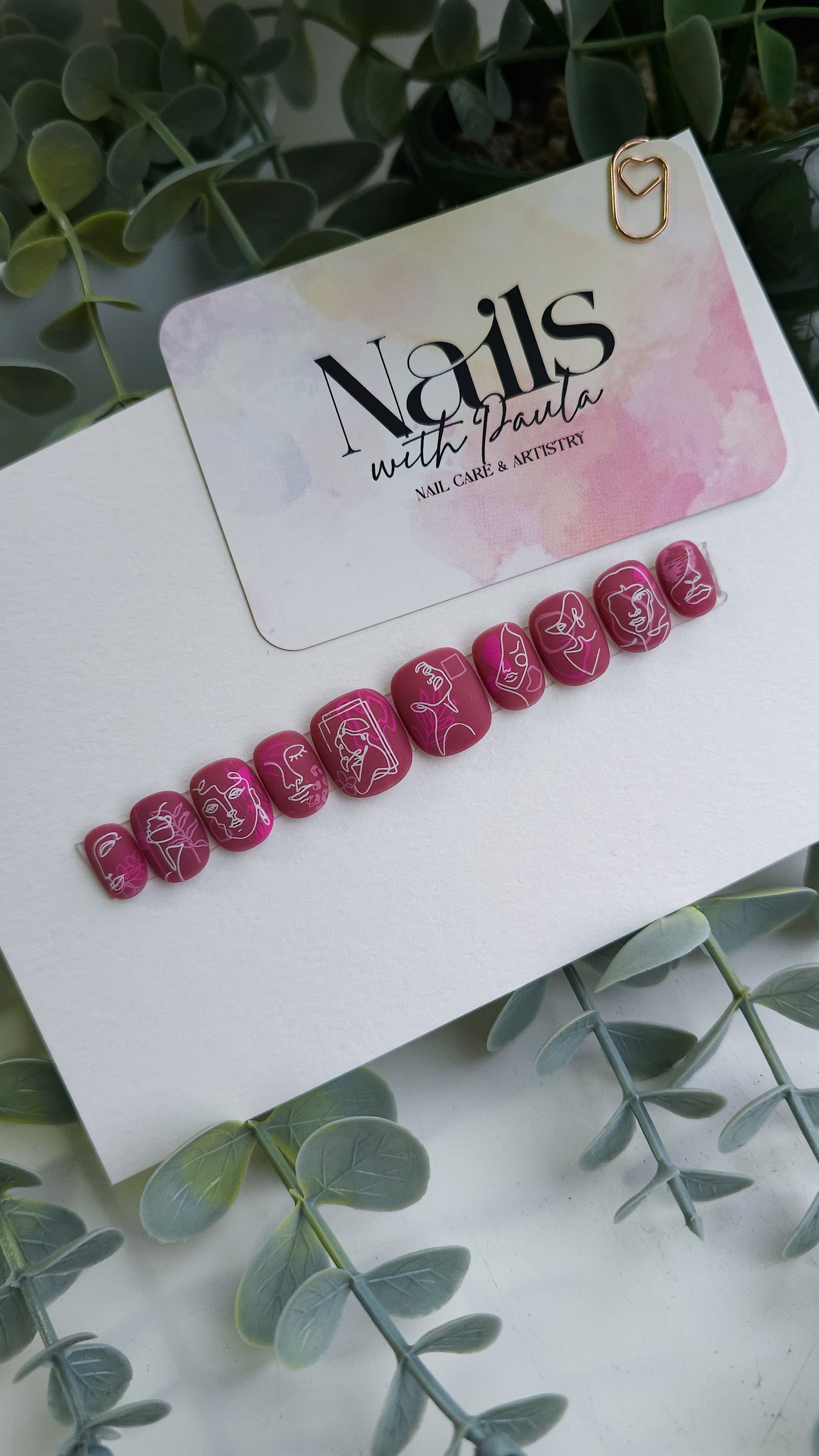 Faces | Press on nails