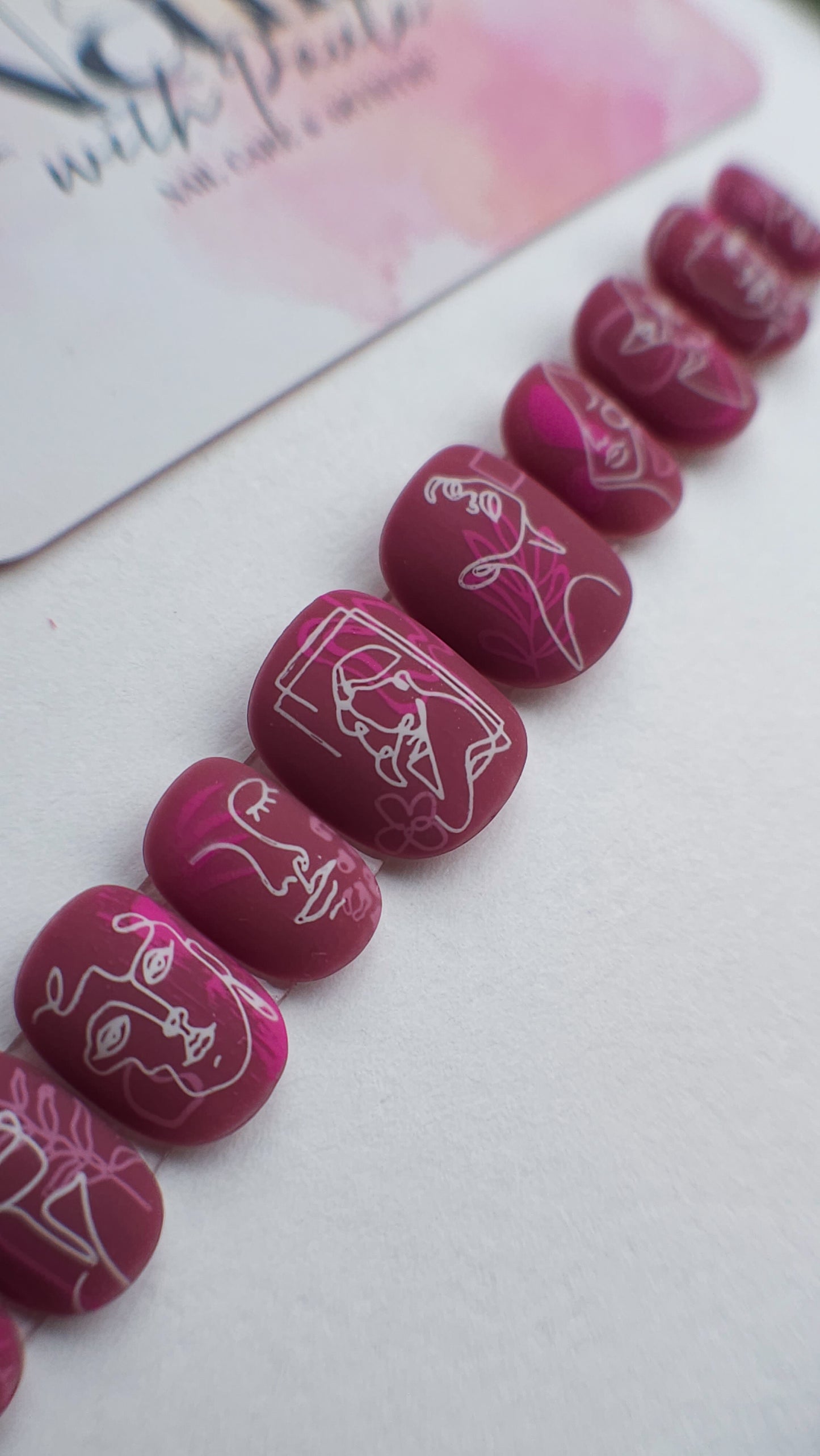Faces | Press on nails