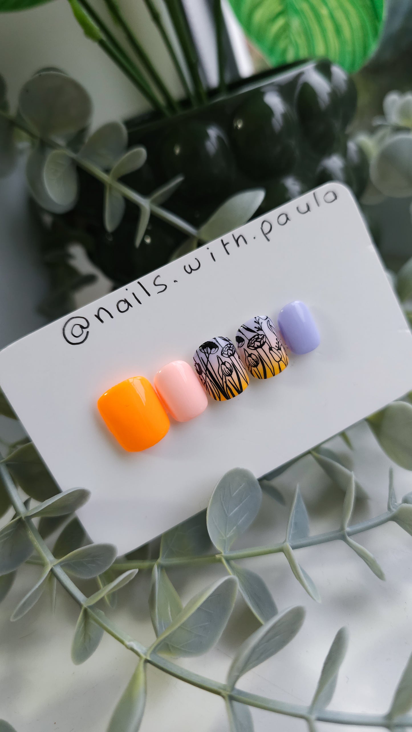 Flowers on gradient | Press on nails