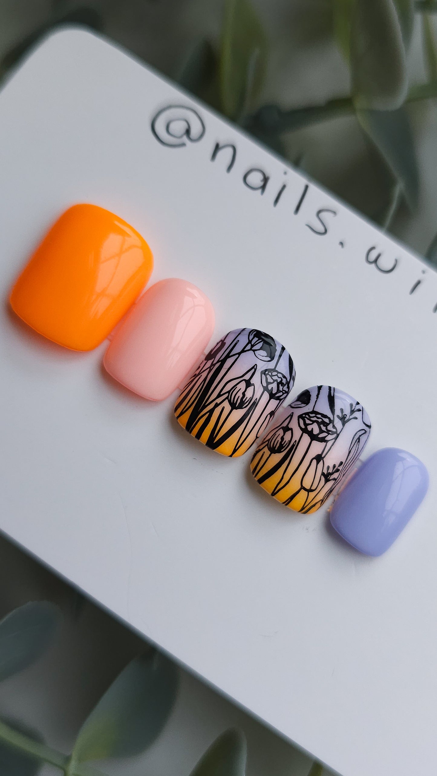 Flowers on gradient | Press on nails