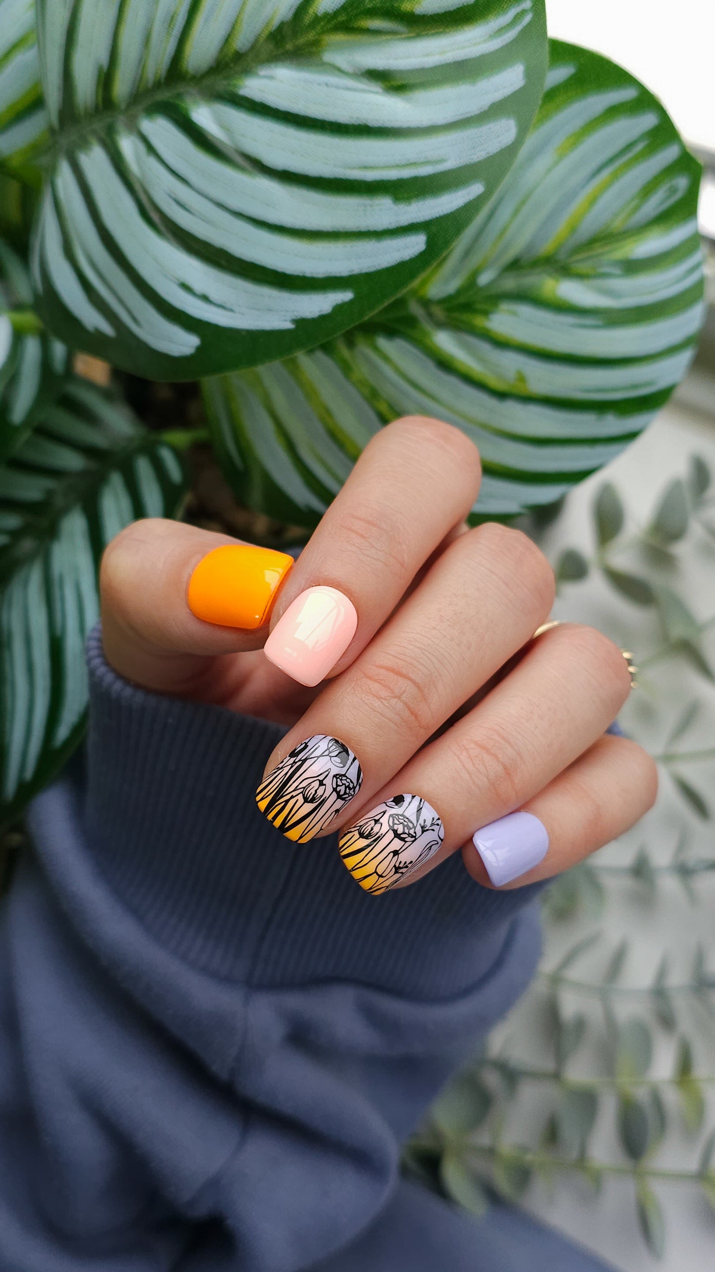 Flowers on gradient | Press on nails