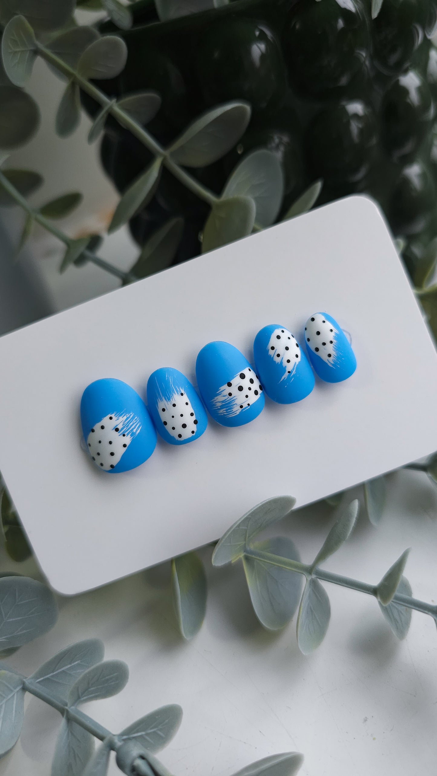 Abstract blues | Press on nails