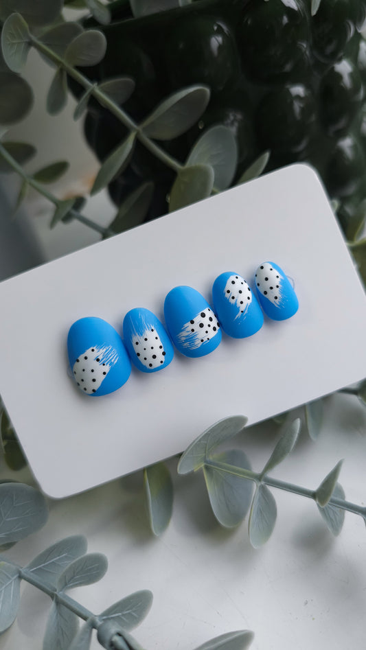 Abstract blues | Press on nails
