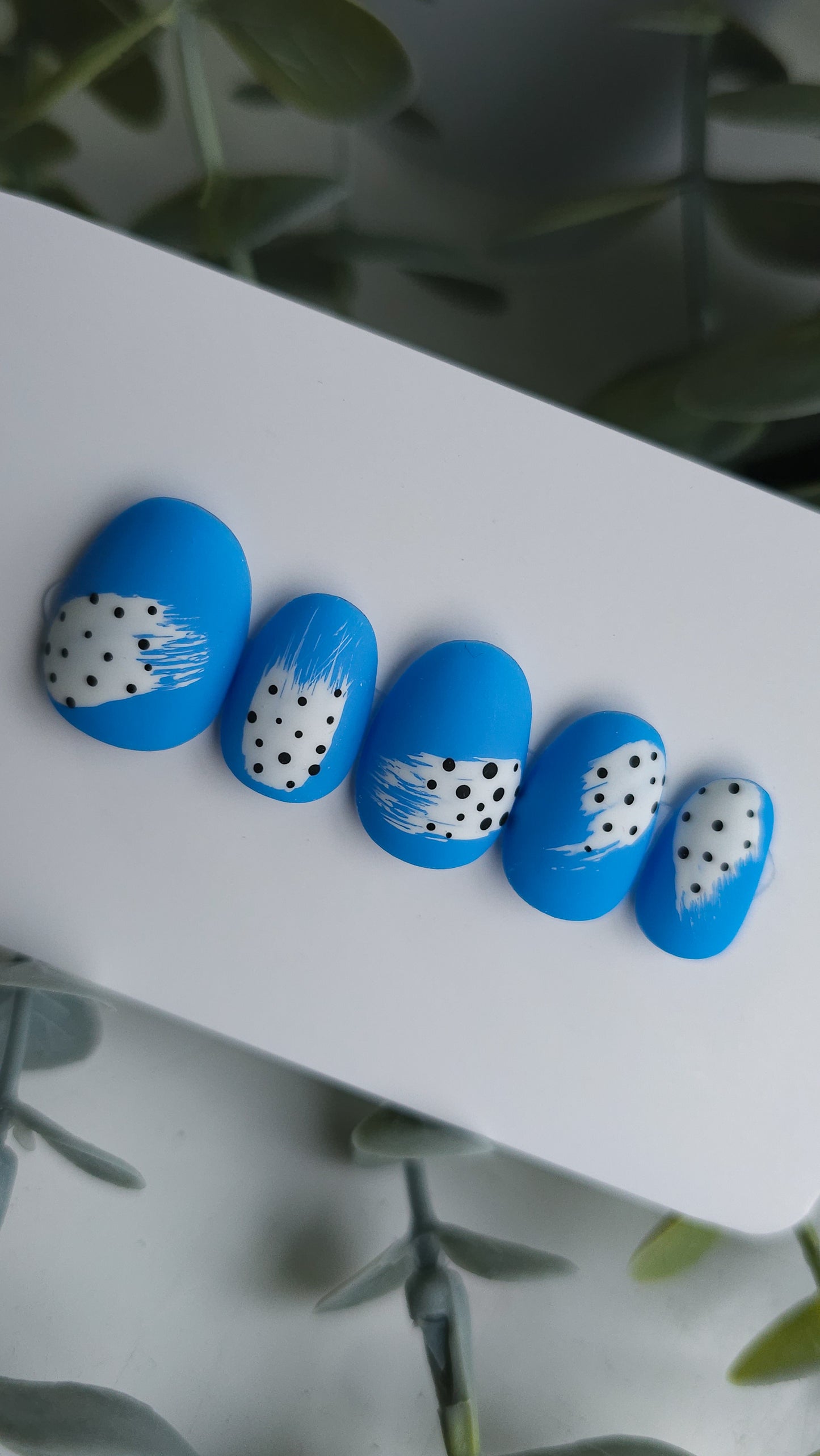 Abstract blues | Press on nails