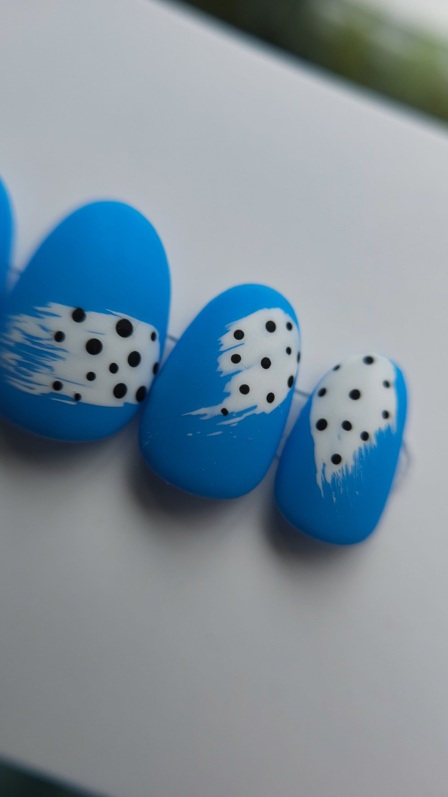 Abstract blues | Press on nails