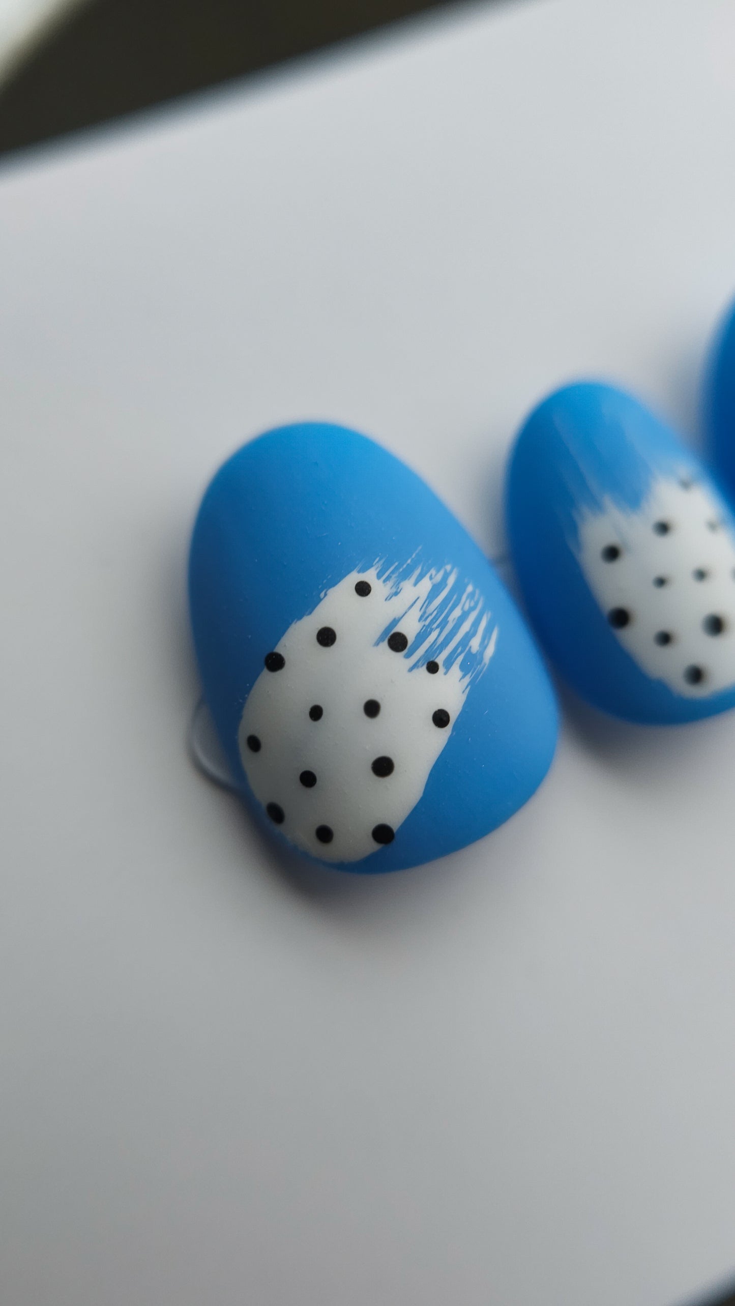 Abstract blues | Press on nails