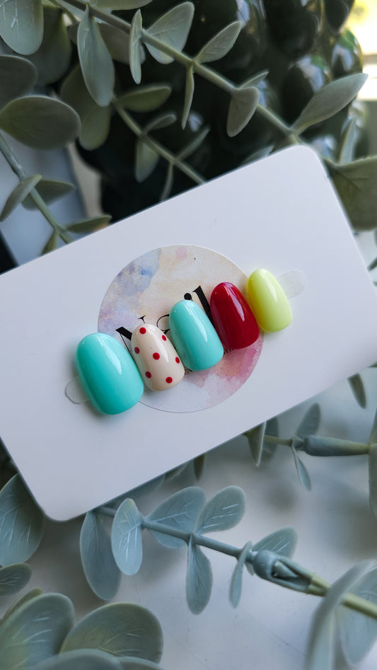 Polka dots skittle | Press on nails