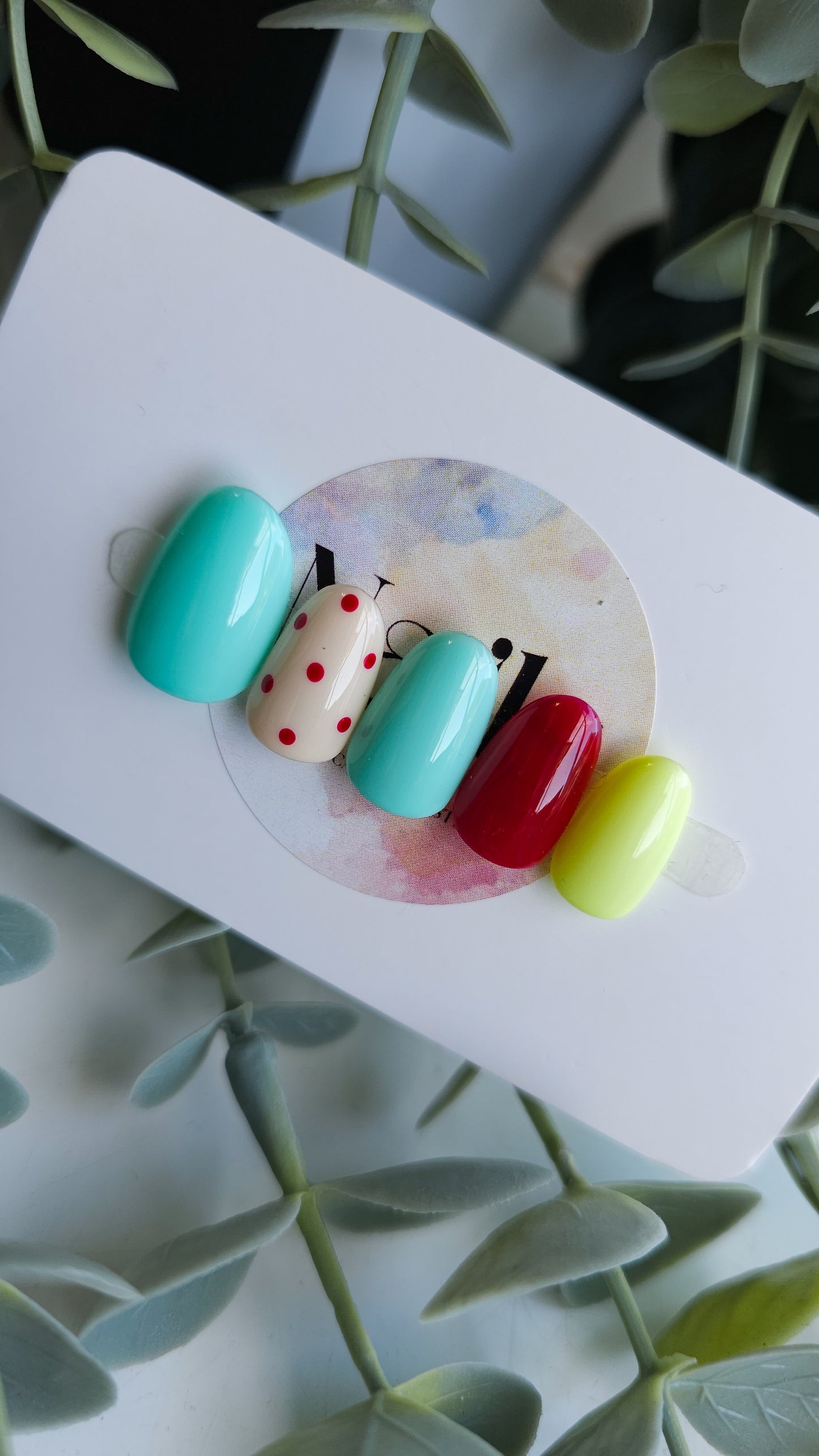 Polka dots skittle | Press on nails