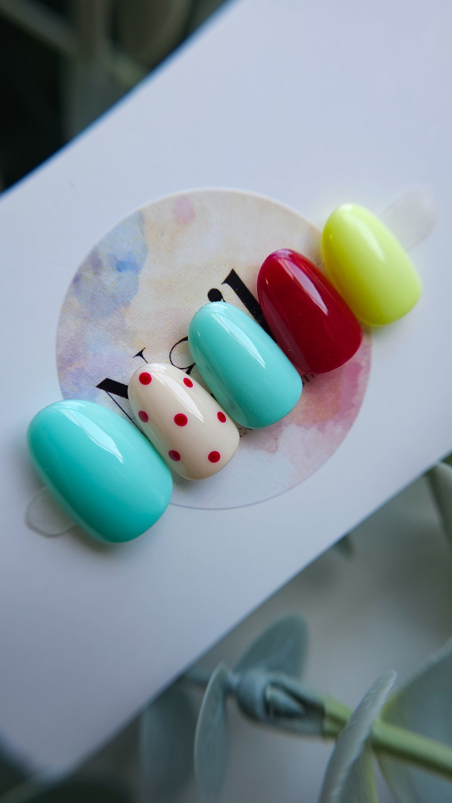 Polka dots skittle | Press on nails