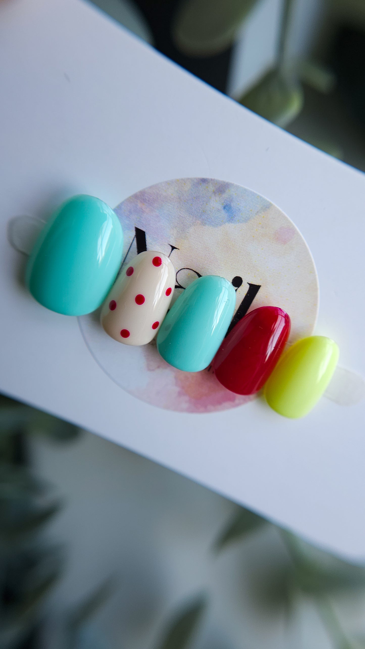 Polka dots skittle | Press on nails