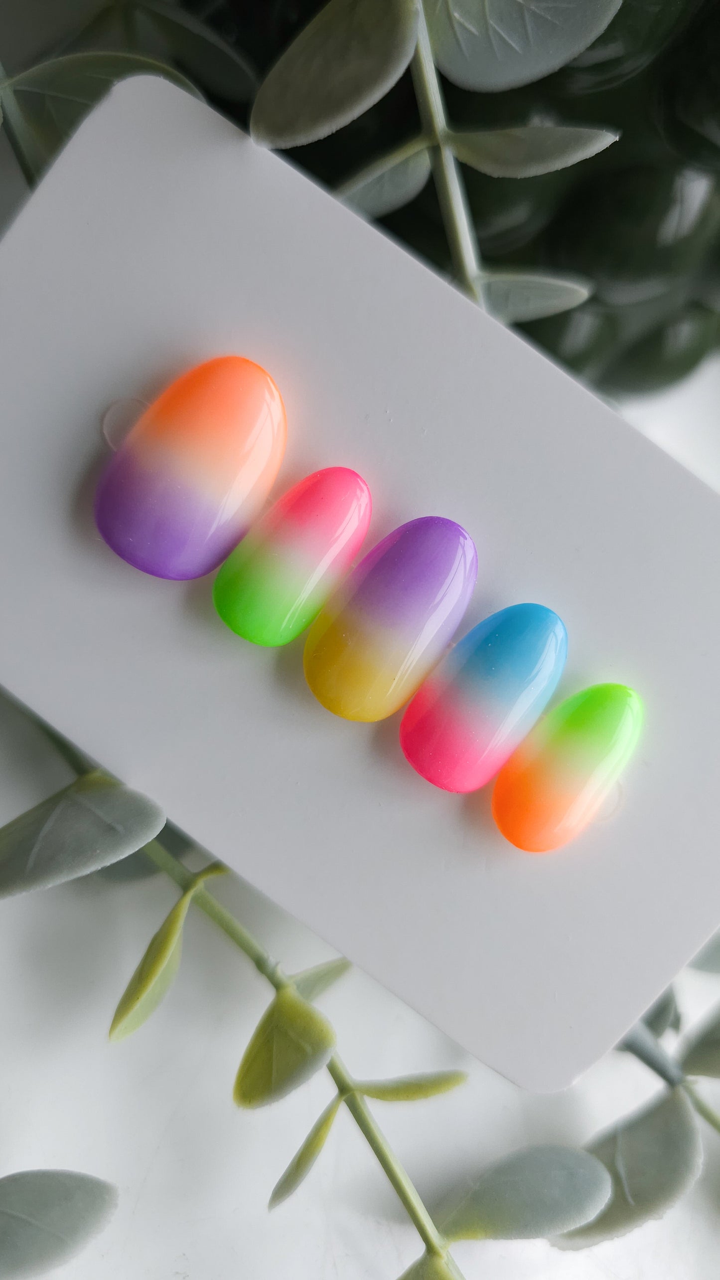 Bright boomer | Press on nails