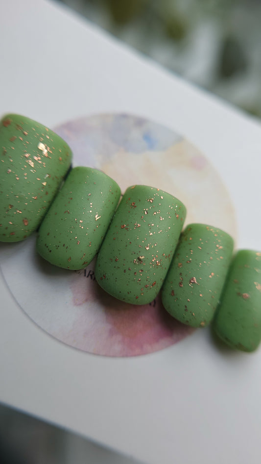 Sage and rose flakes | Press on nails