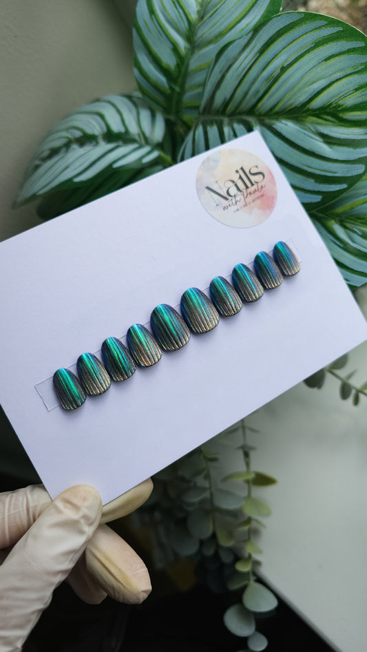 Stripey matte and glossy cat eye | Press on nails