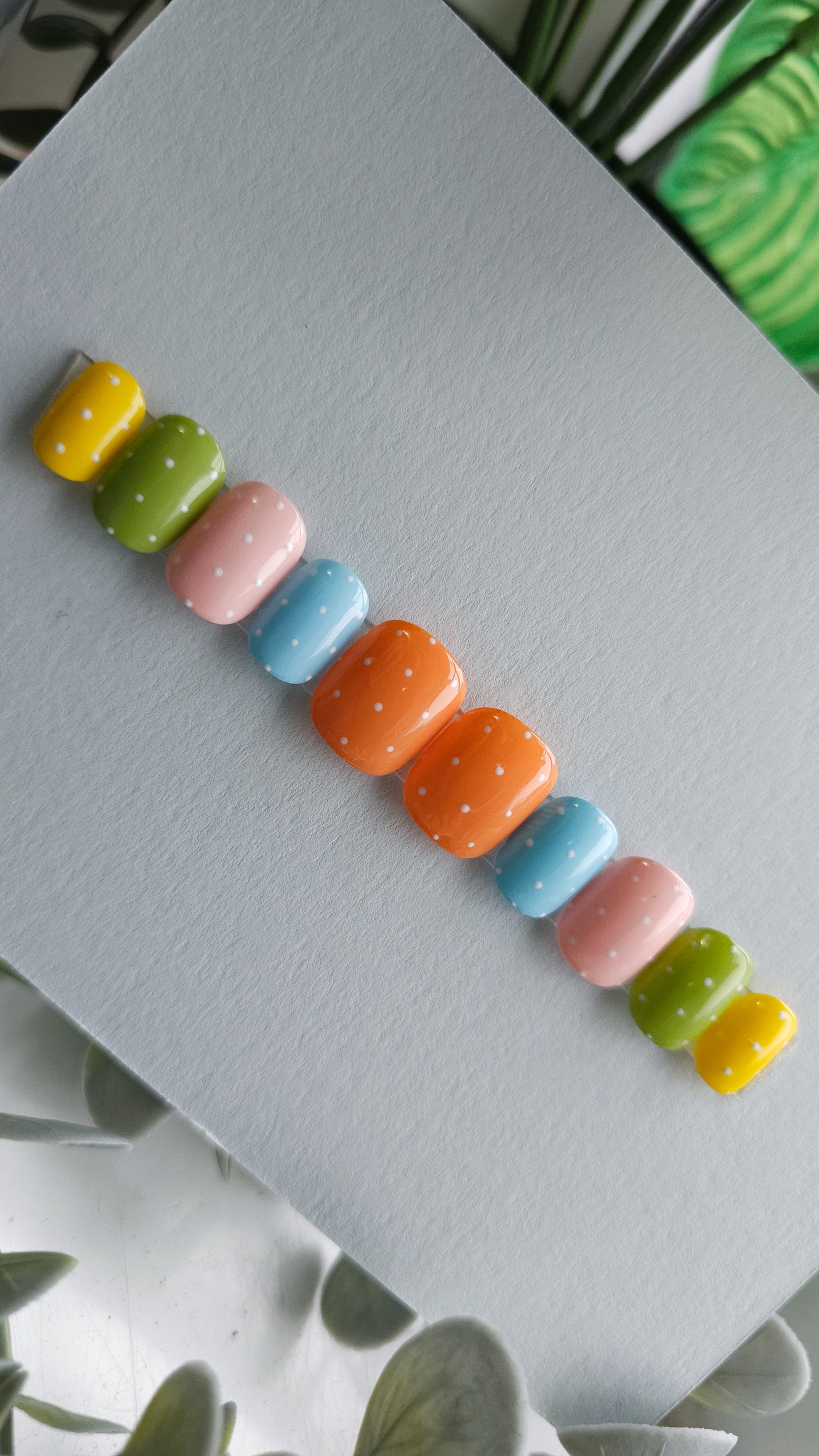 Colourful polka dots| Press on nails
