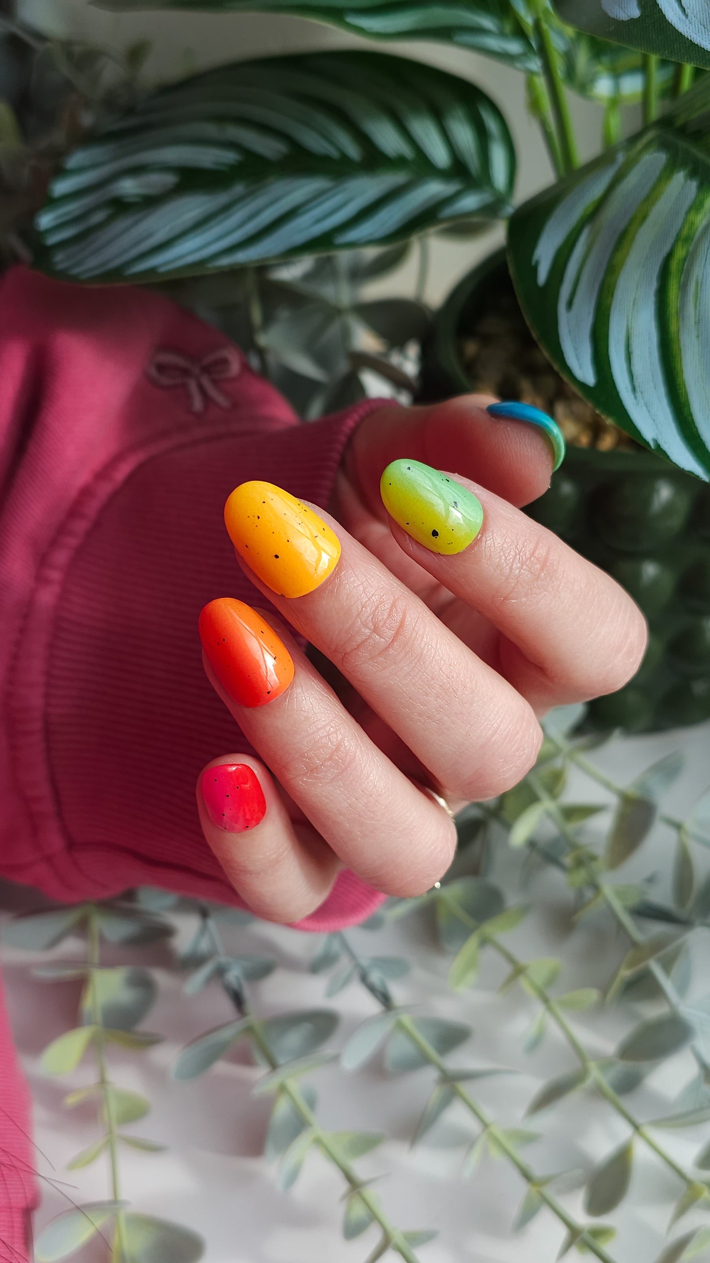 Speckled rainbow gradient | Press on nails