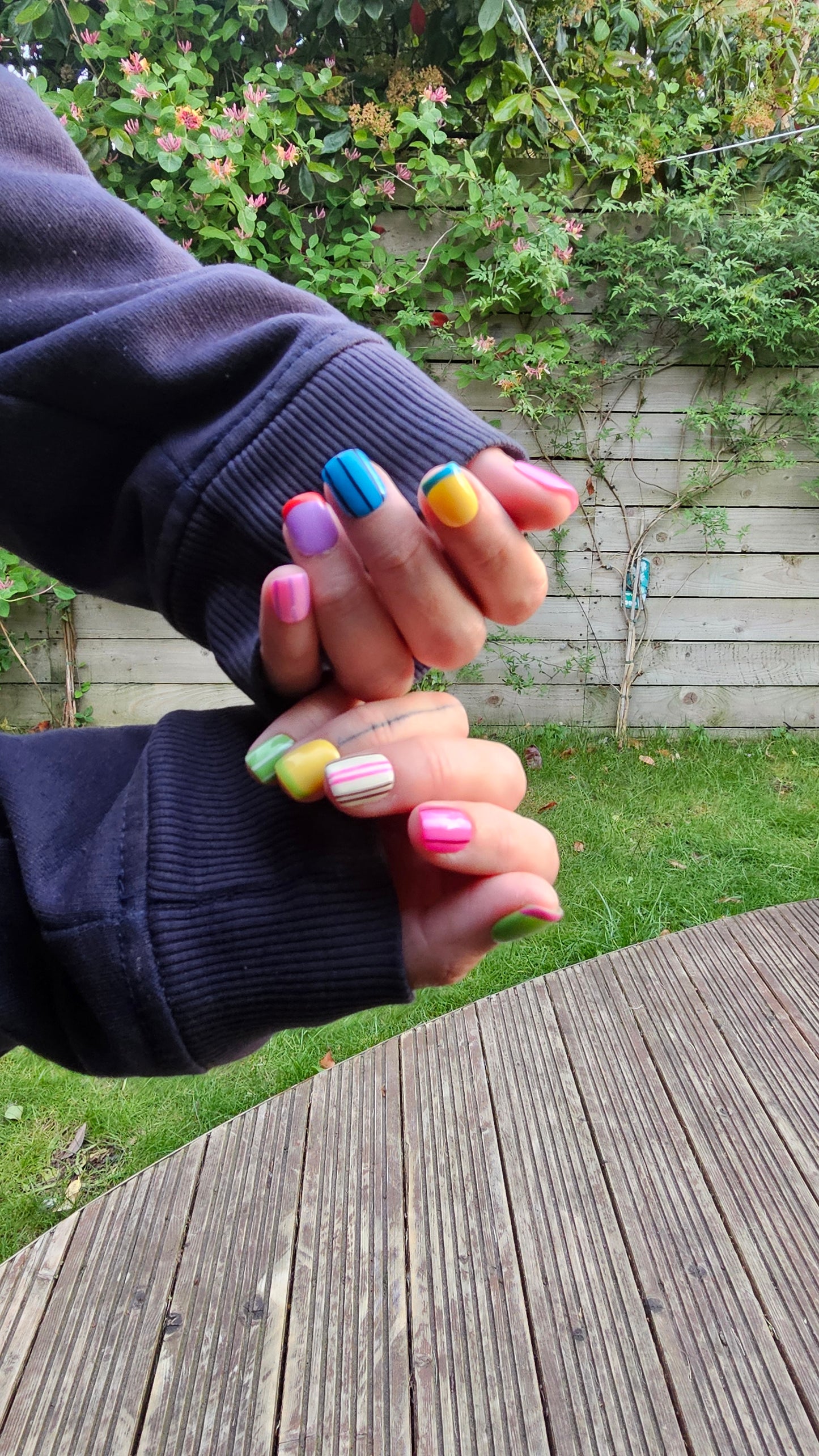 Happy mix and match | Press on nails