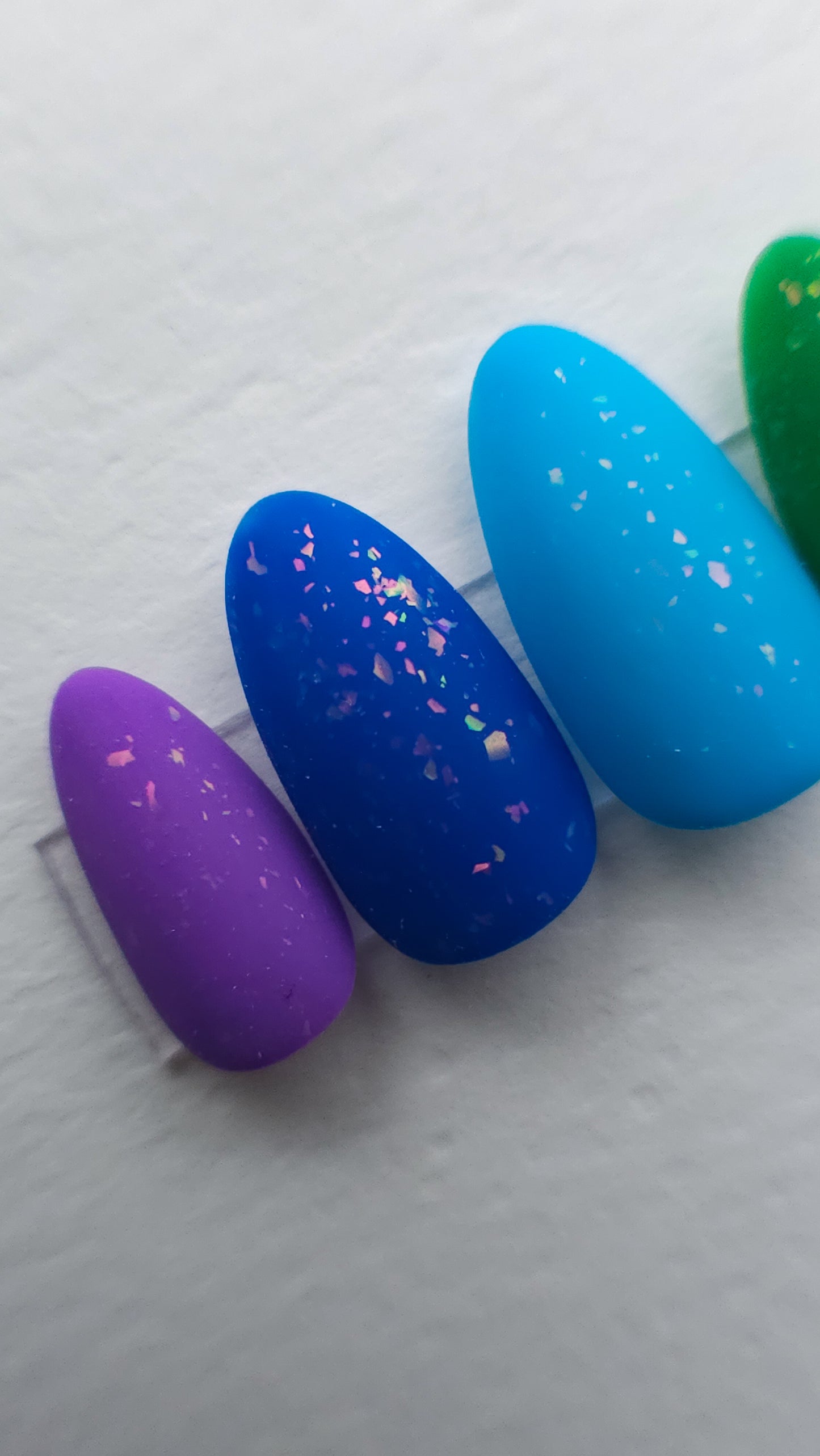 Rainbow flakes | Press on nails