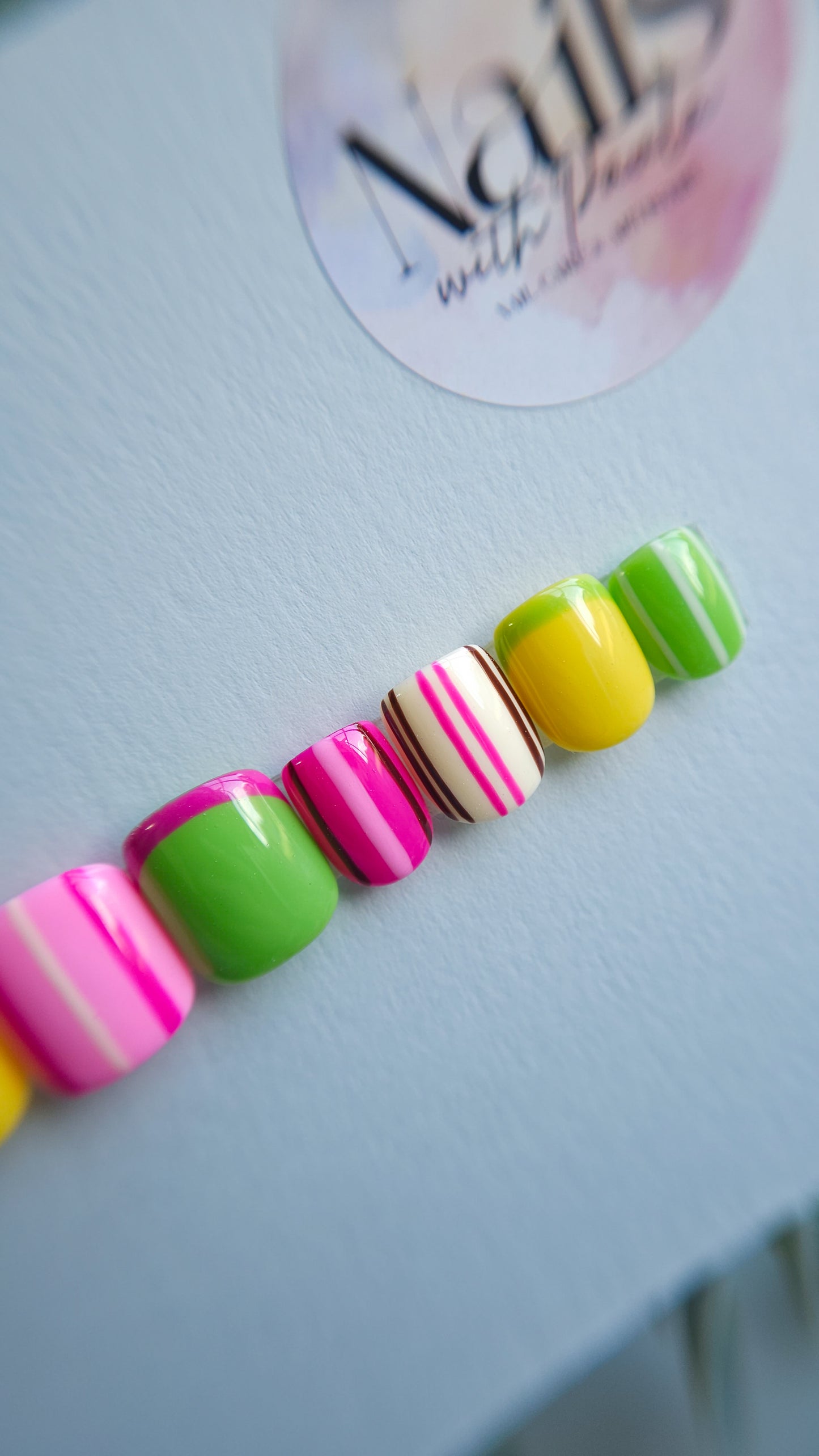 Happy mix and match | Press on nails