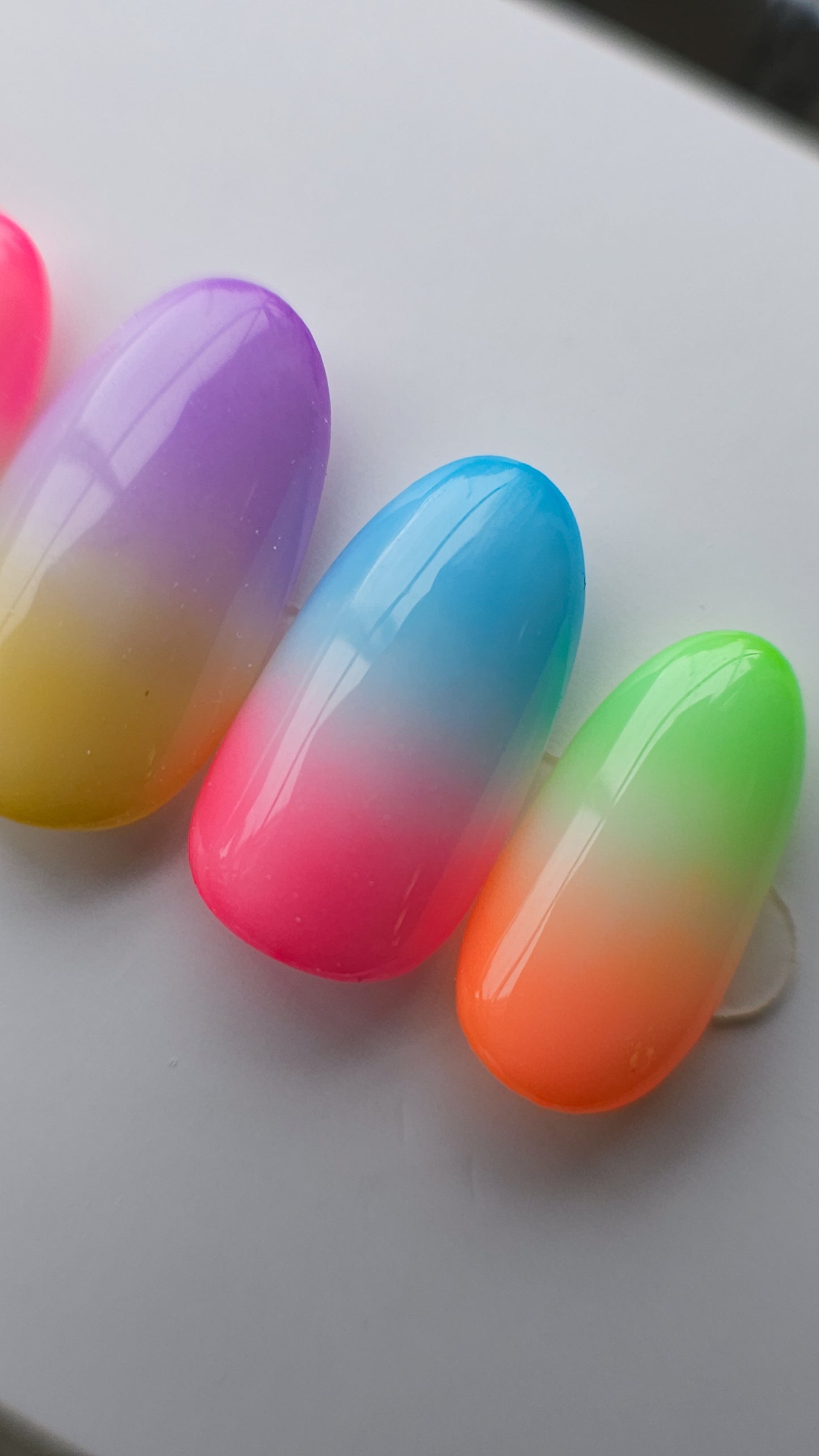Bright boomer | Press on nails