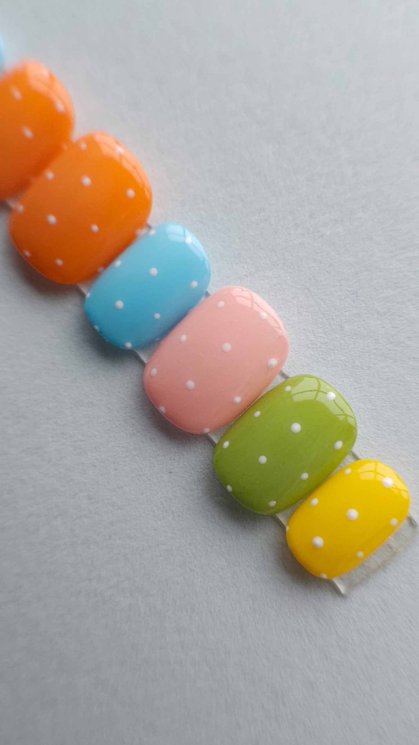 Colourful polka dots| Press on nails