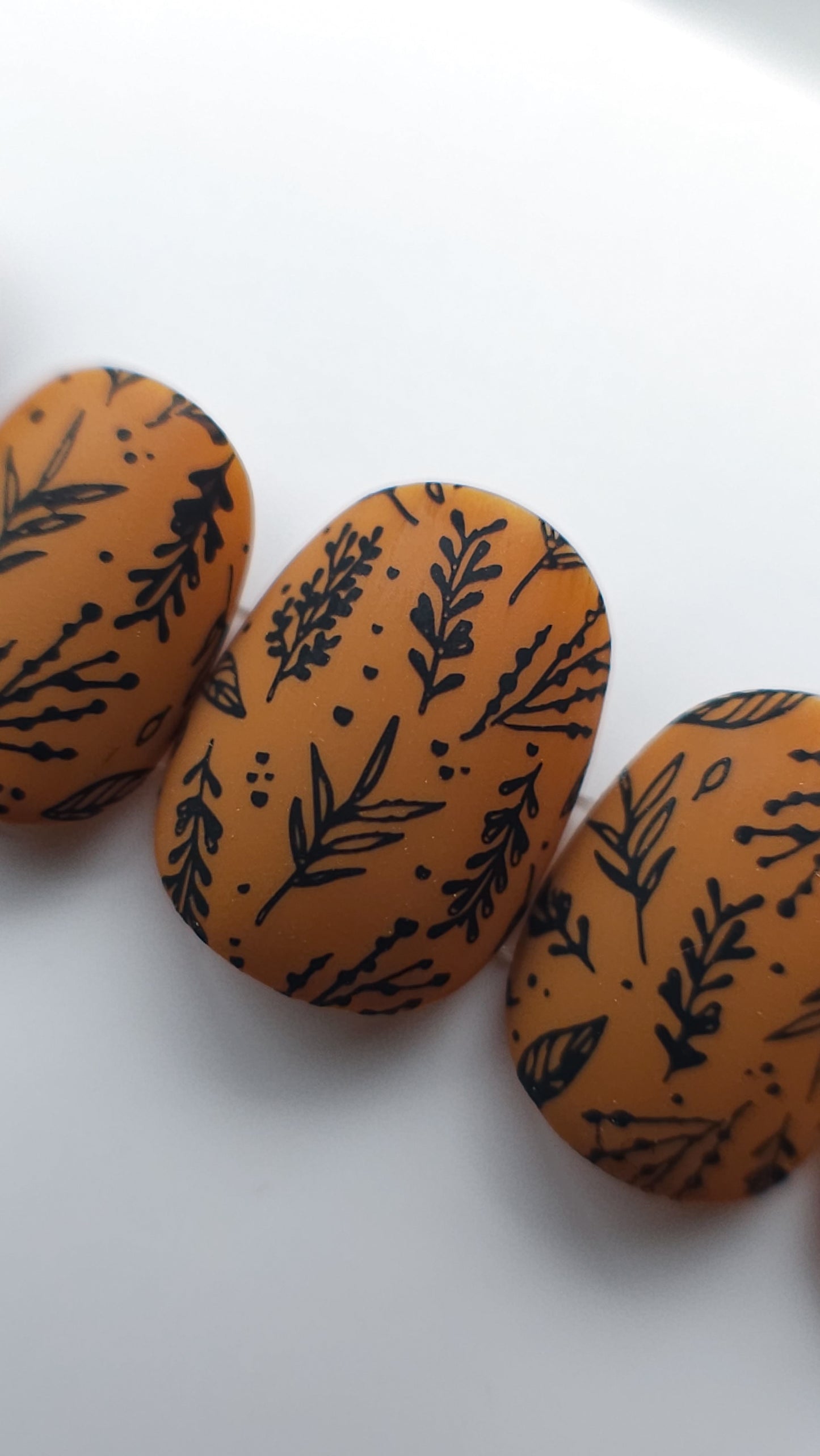 Seasonal leaves | Press on nails