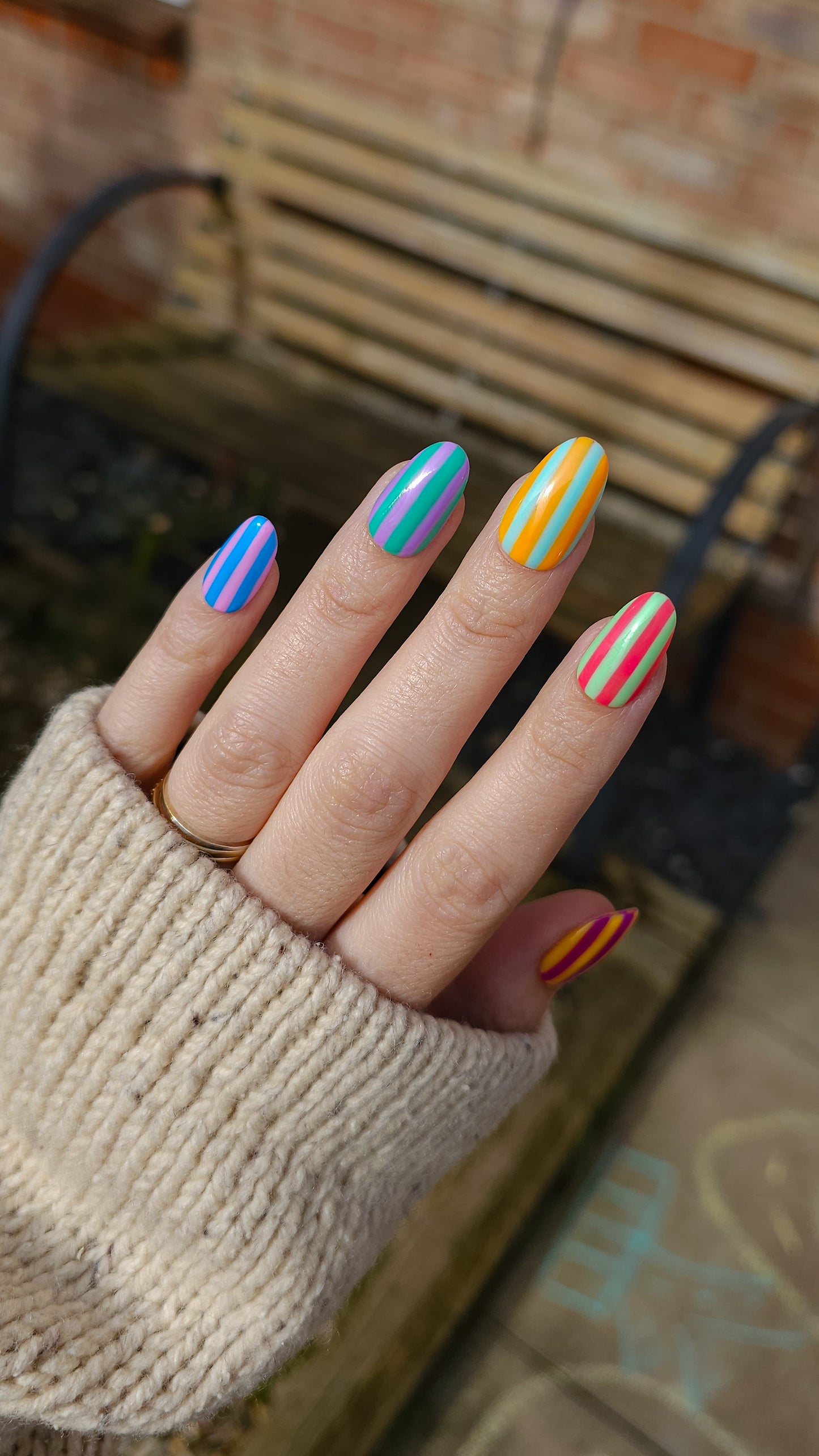 Coloured stripes | Press on nails