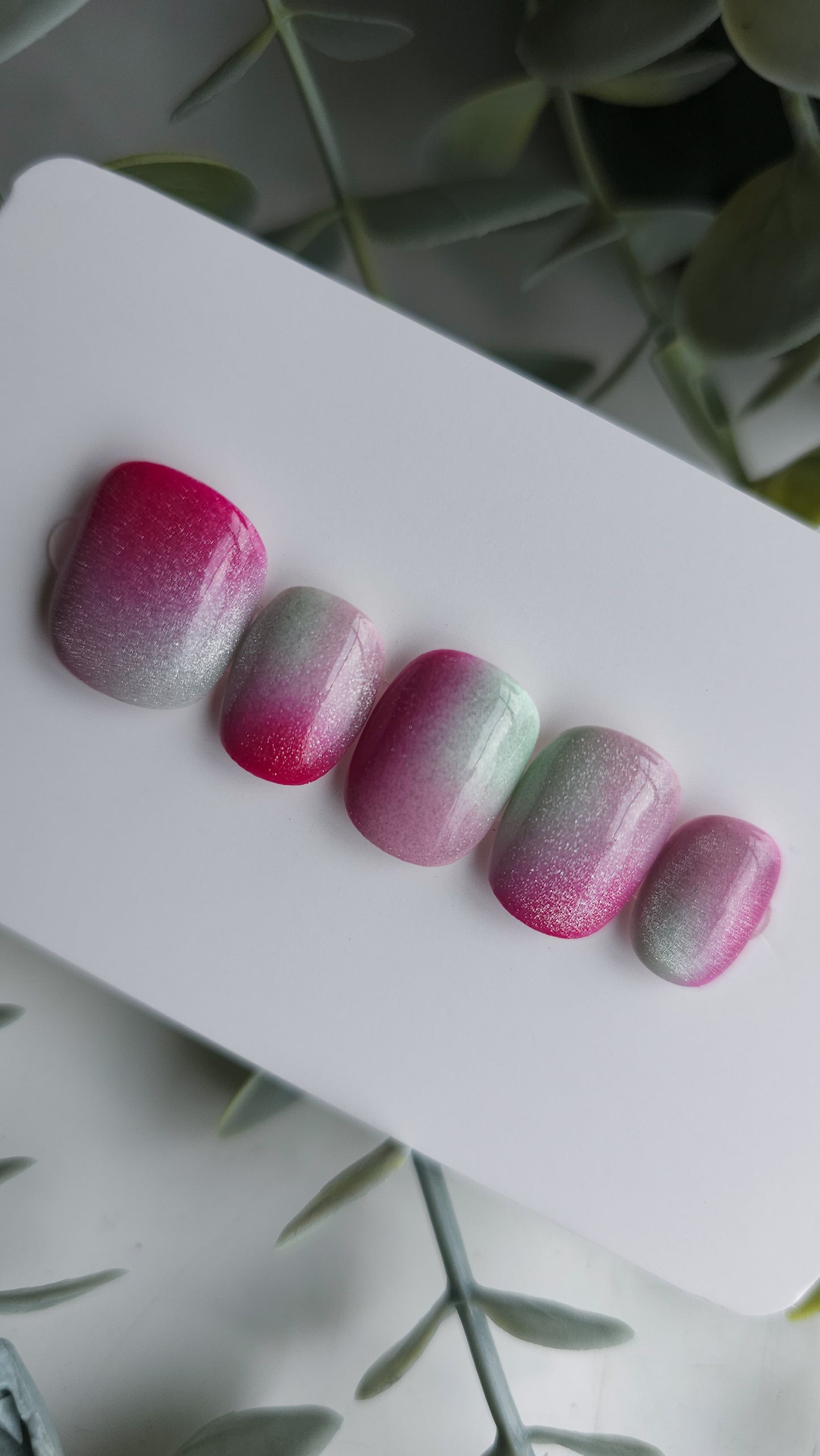 Magnetic mauve | Press on nails