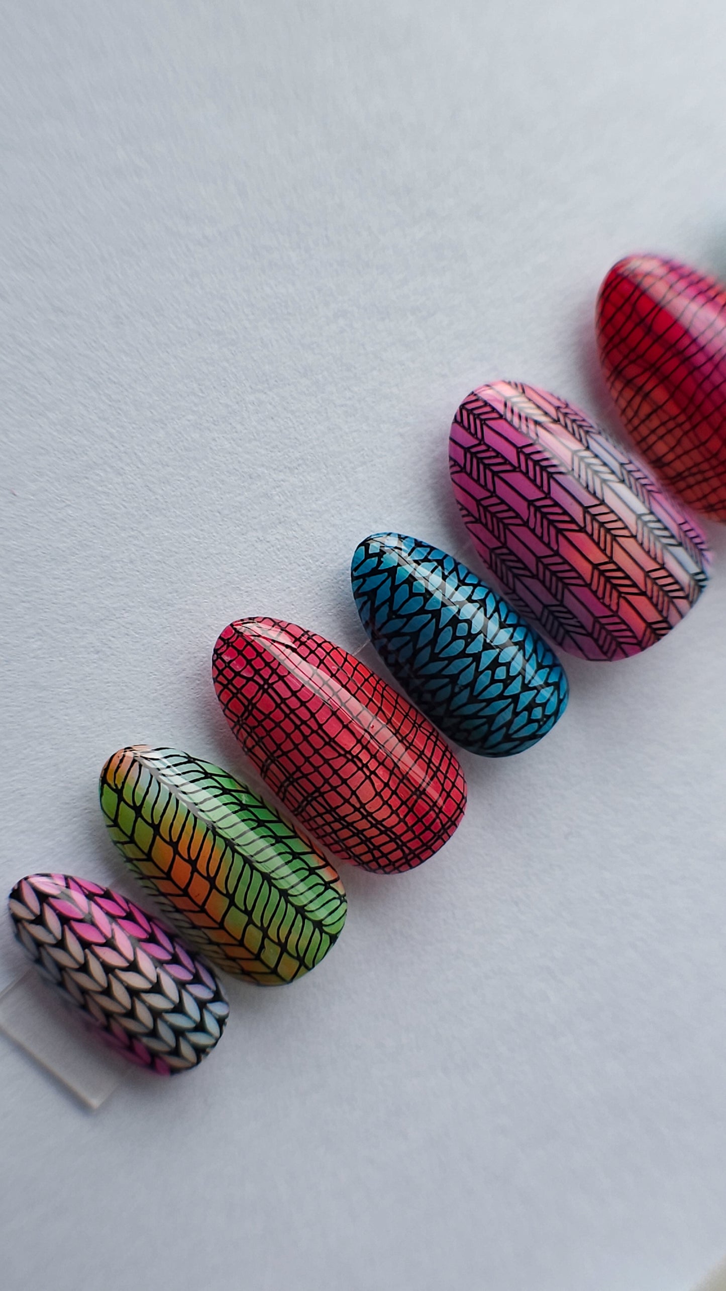 Colour smoosh pattern | Press on nails