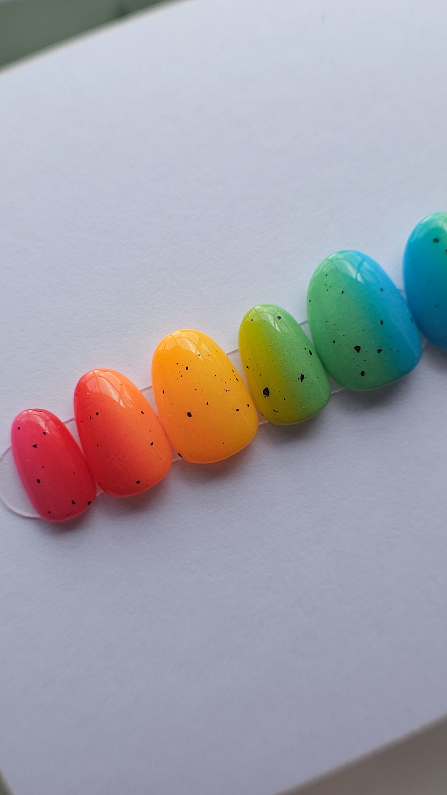 Speckled rainbow gradient | Press on nails