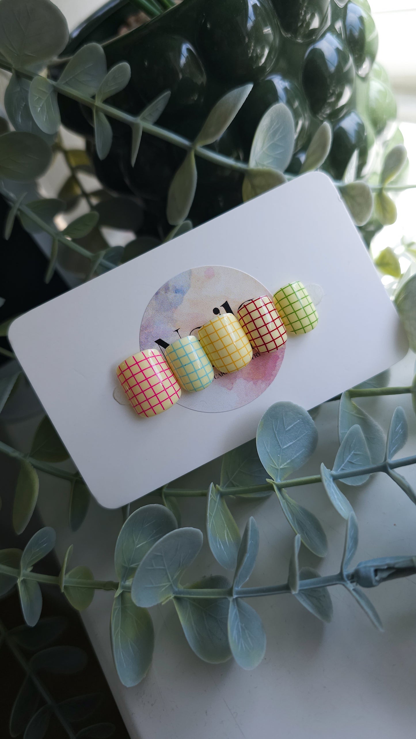 Spring basket | Press on nails
