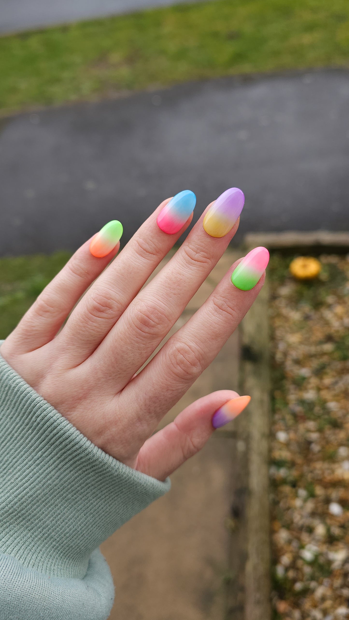 Bright boomer | Press on nails
