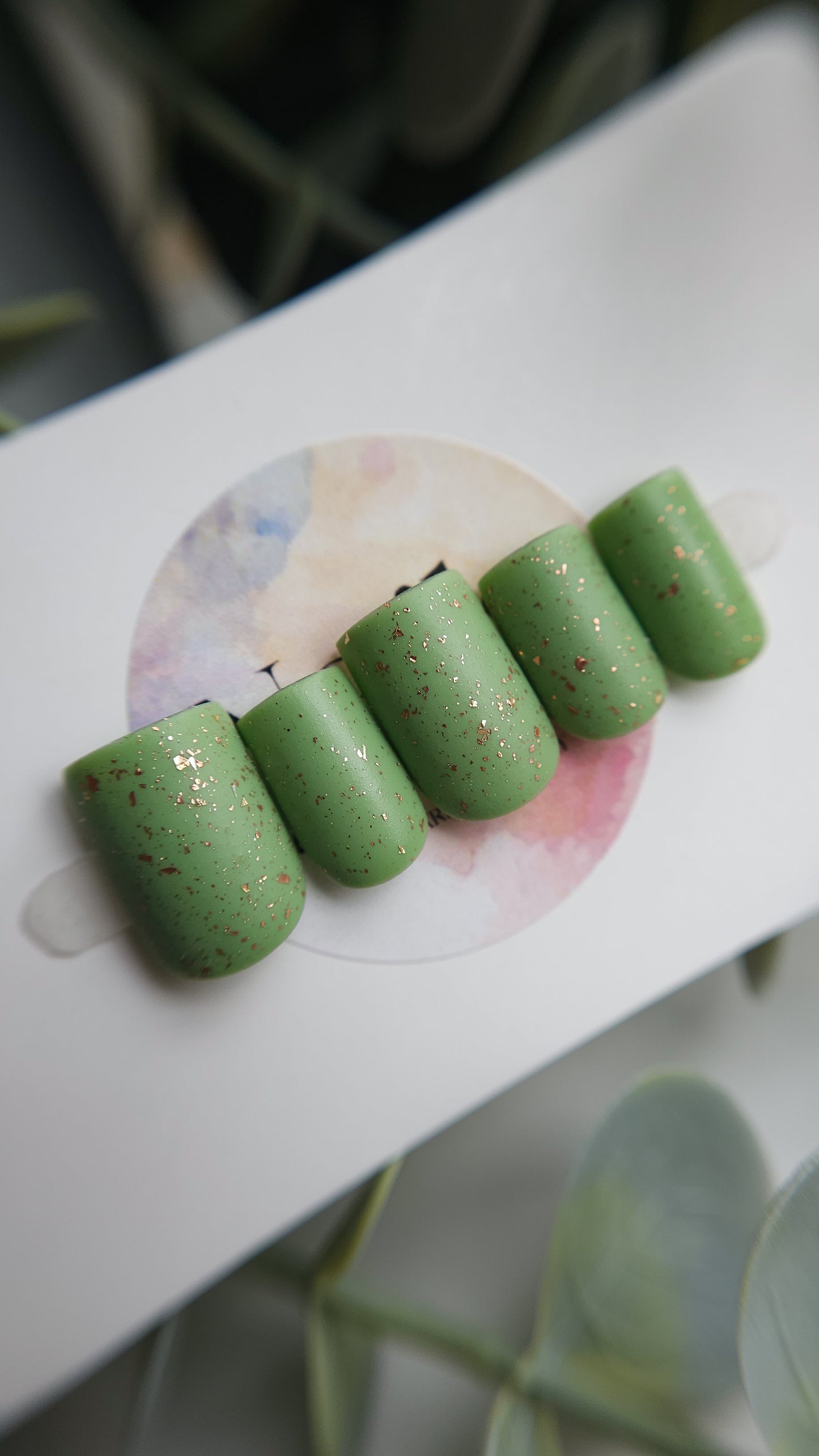 Sage and rose flakes | Press on nails